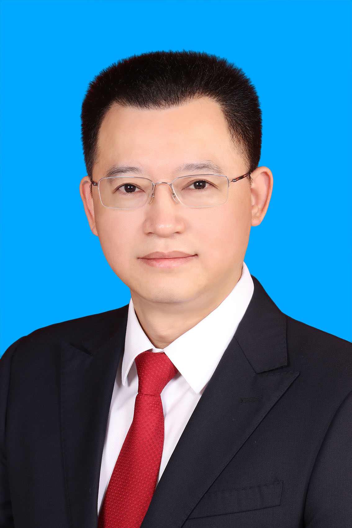 大竹县政府县长：何长华