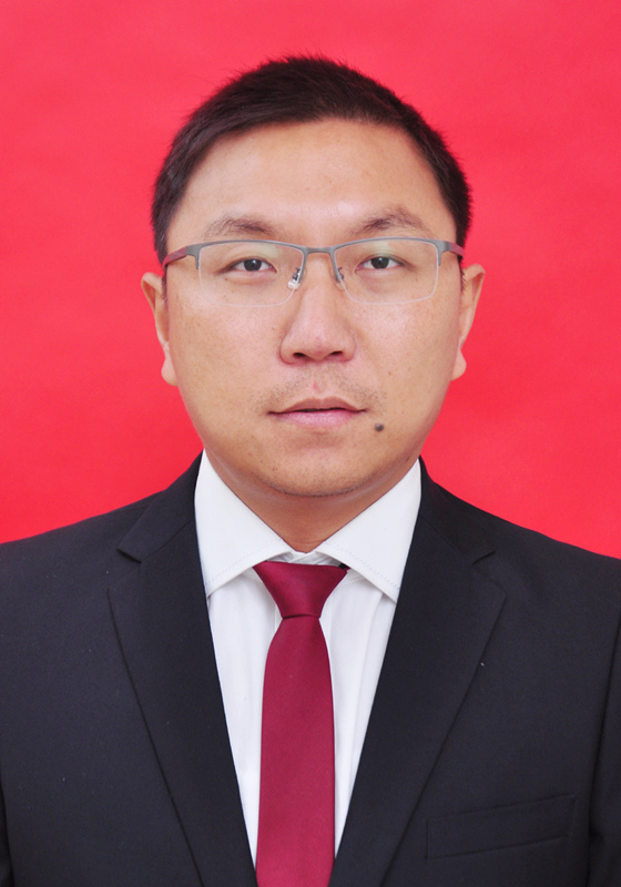 樟村坪镇政府镇长：胡智勇
